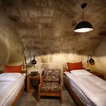 1811 Cave نفسهير