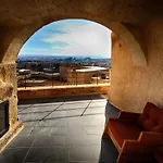 1811 Cave Отель 4*