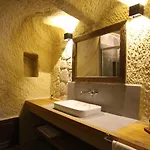 1811 Cave فندق