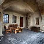 1811 Cave 4* نفسهير