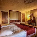 1811 Cave Отель 4*