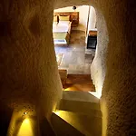1811 Cave نفسهير