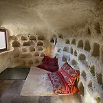 1811 Cave Отель 4*