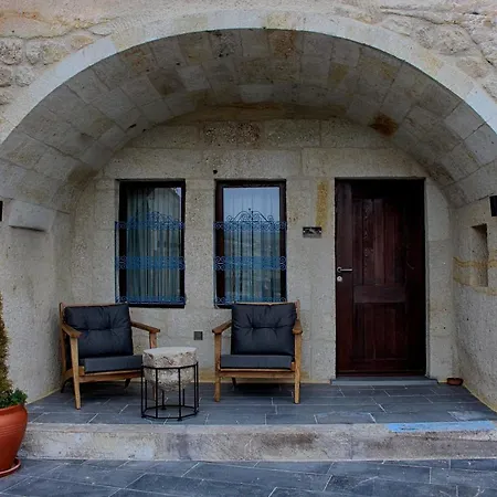 1811 Cave Hotel 4*