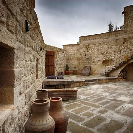 1811 Cave Hotel