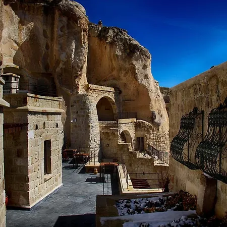 1811 Cave Hotel 4*