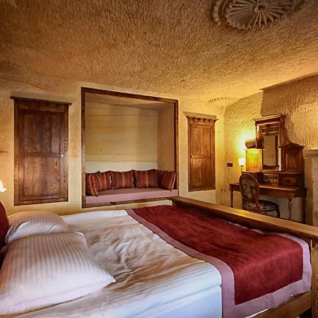 1811 Cave Hotel 4*