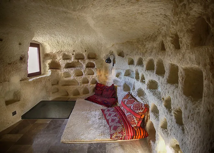 1811 Cave Hotel 4*